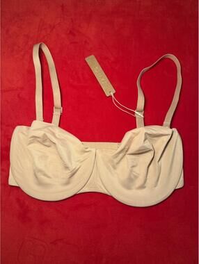 Skims Smoothing Intimates Unlined Strapless Bra Color Clay Size 32DD